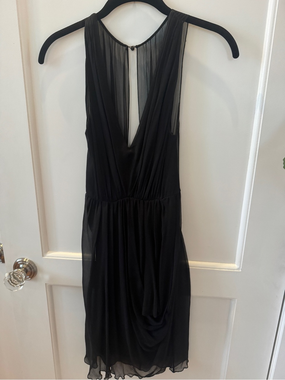 Alice + Olivia Black Sleeveless V-Neck Chiffon Cocktail Dress